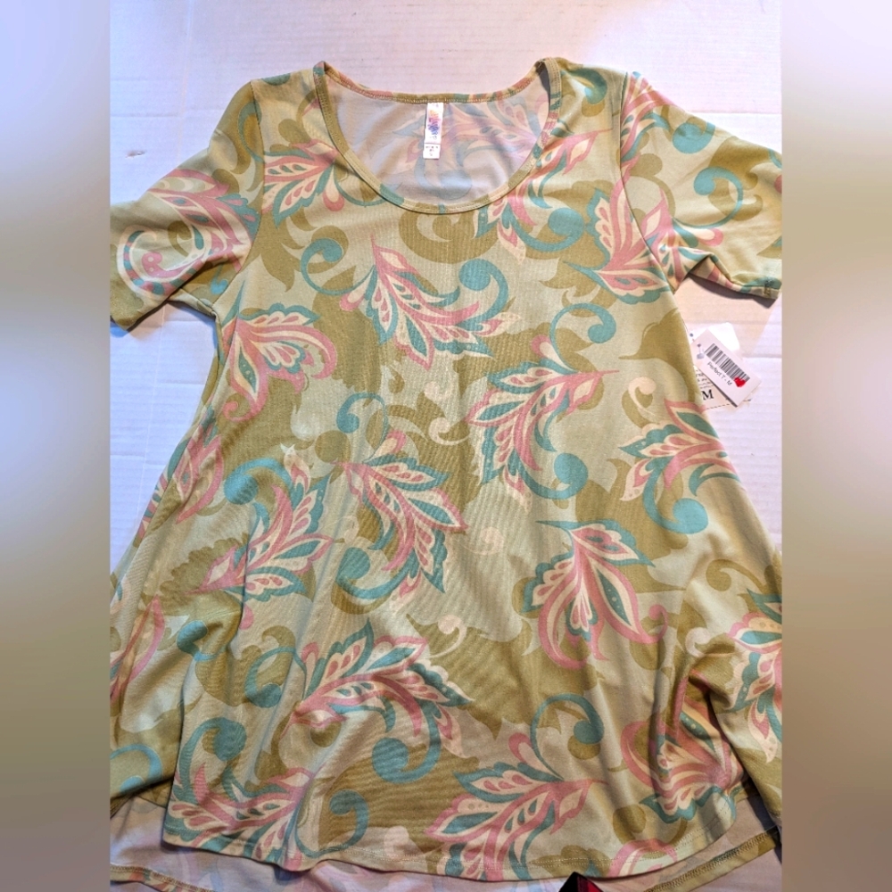 LulaRoe Perfect T Shirt Size Medium BNWT - Picture 3 of 8